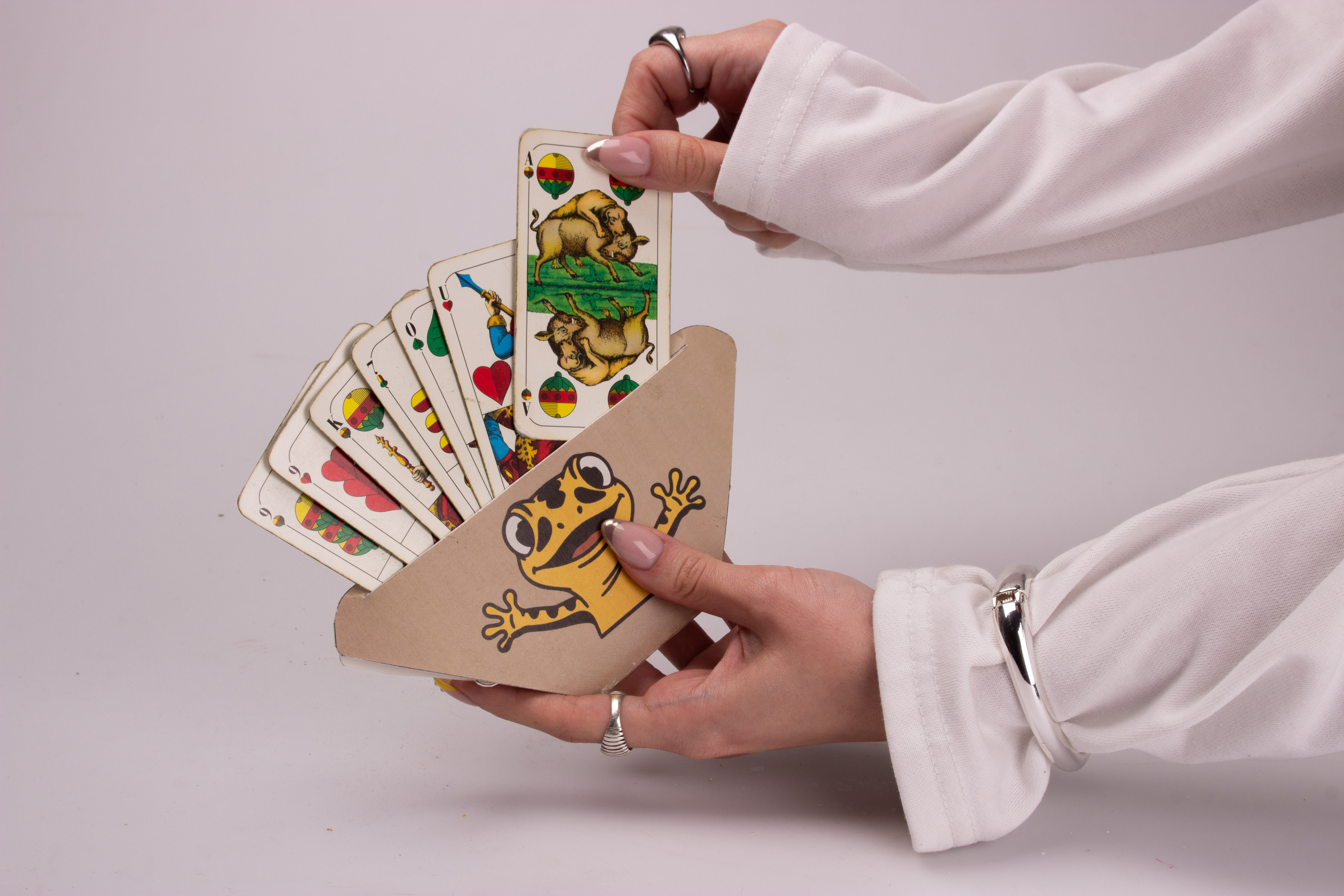 GECKO –  Playing Card Holder